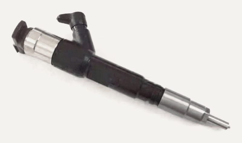295050-1040 common rail fuel injector (OEM 5365904) — view 2