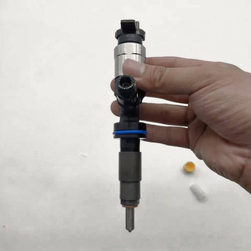 295050-1810 common rail fuel injector (OEM 4183229) — view 4